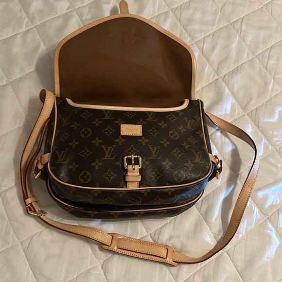 Louis Vuitton Signature Saumur 35 Saddle Shoulder Bag Pristine Crossbody - Picture 5 of 13